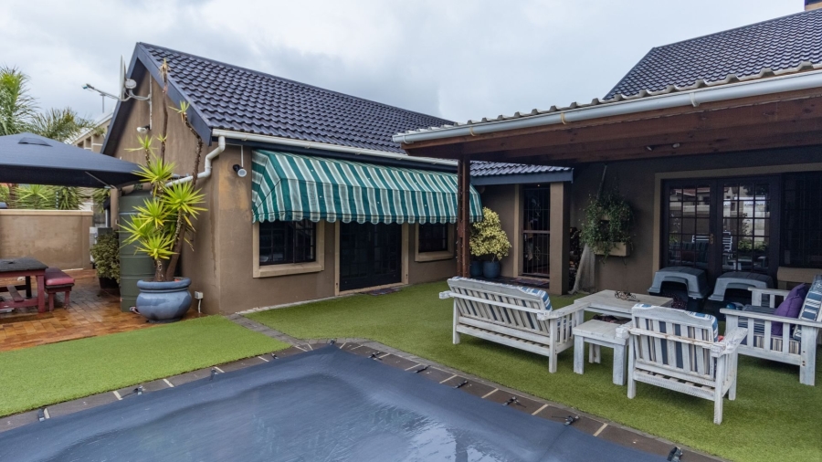4 Bedroom Property for Sale in Gordons Bay Central Western Cape